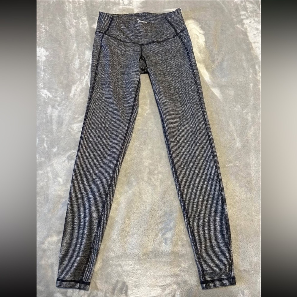 (FWP above $20) Old Navy Active Grey Striped Leggings size xs